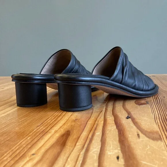 40 - Lauren Manoogian Black Leather Ruche Slide Heels Shoes NEW w/ Box 0416JW - Picture 4 of 7